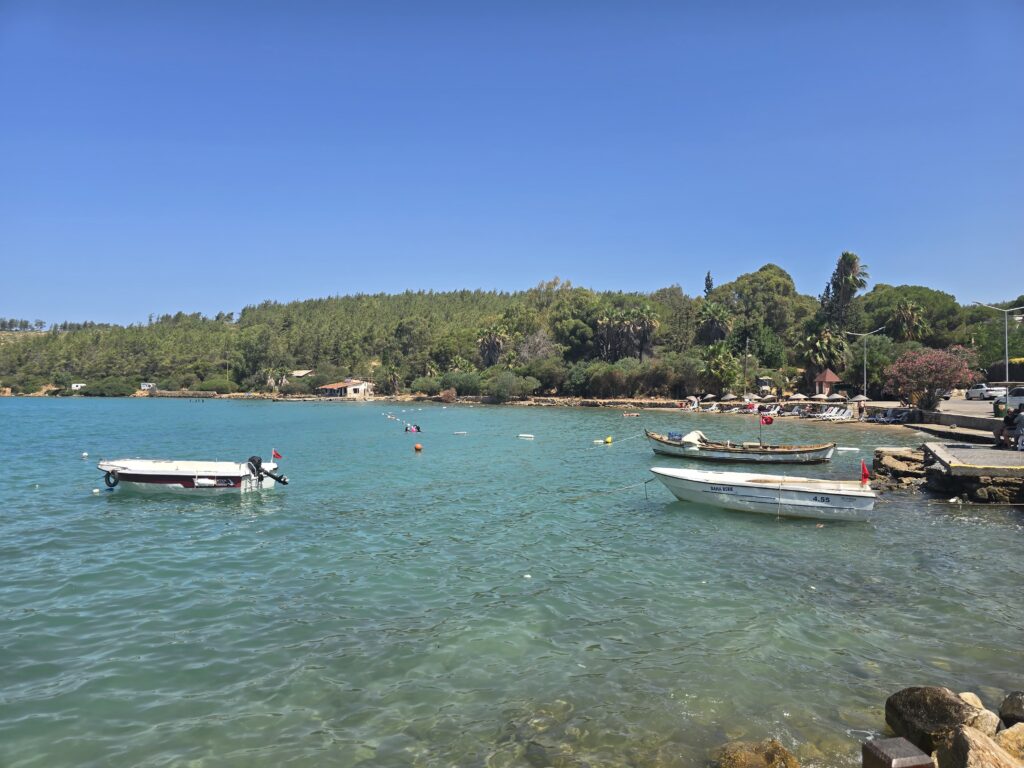 Güvercinlik Market on the Beach