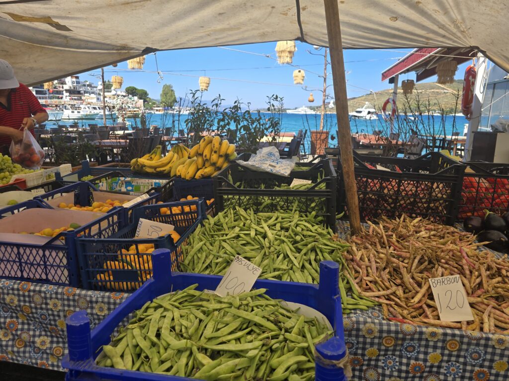 Güvercinlik Market on the Beach