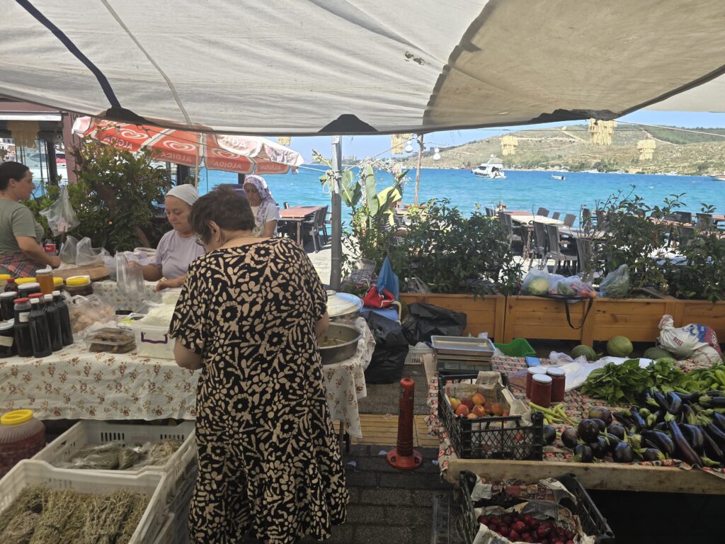 Güvercinlik Market on the Beach