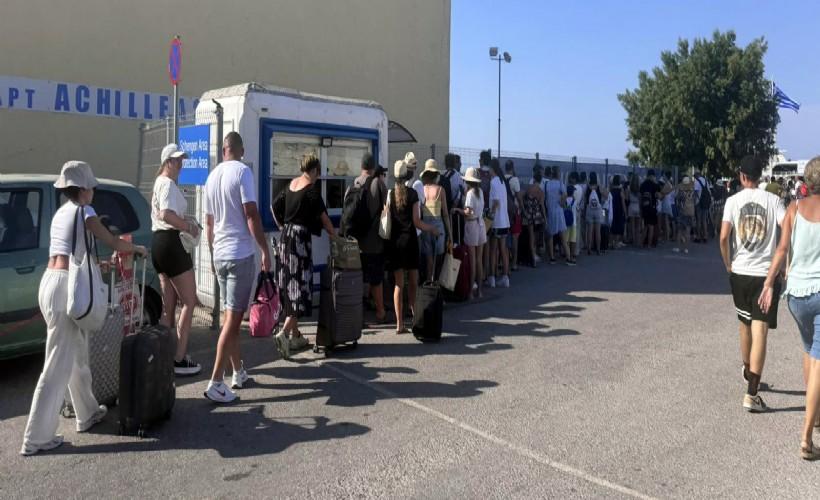 The Summer Rush in Kos The Summer Rush in Kos – busy summer travel season at Kos Port with passengers arriving from Bodrum and the Greek Islands.
Caption:
